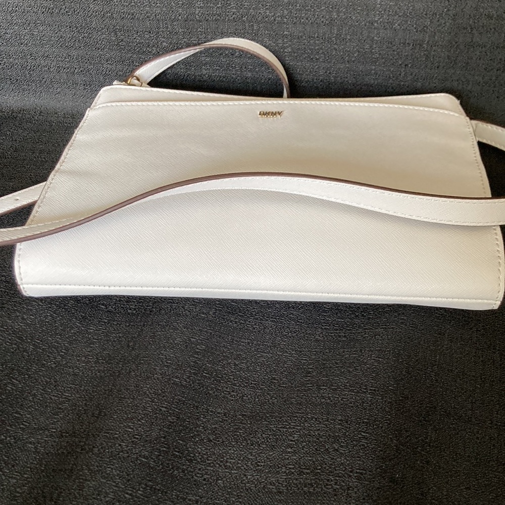 NWOT, DKNY crossbody bag - Picture 4 of 12